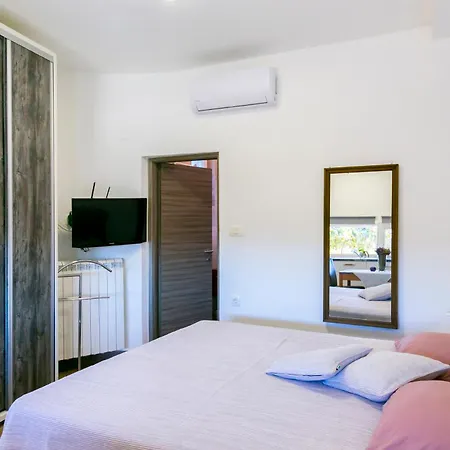 Elvira - Ulika - Mpolo Apartament Medulin