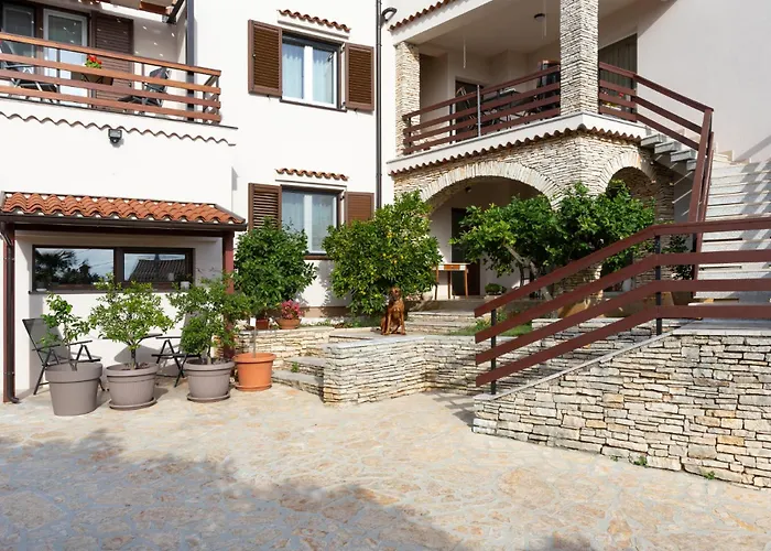 Elvira - Ulika - Mpolo