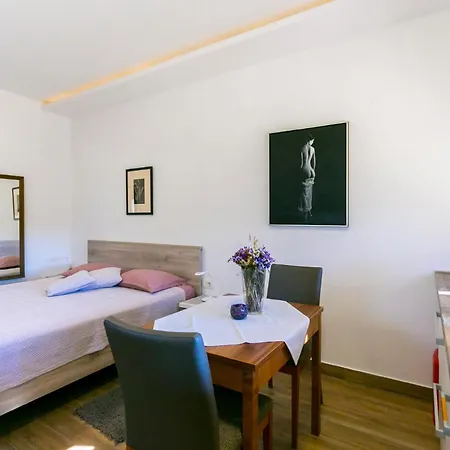 Apartment Elvira - Ulika - Mpolo