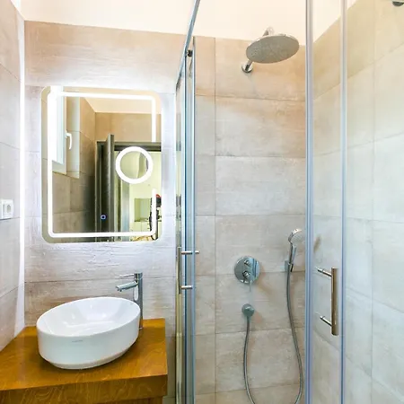 Elvira - Ulika - Mpolo Apartment *